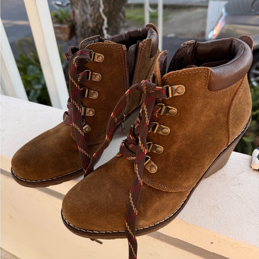 (WOMENS) Brown Boots